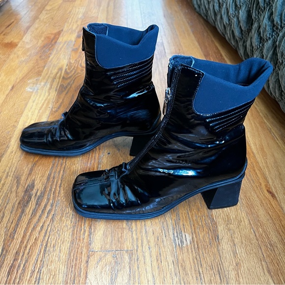 Aquatalia weatherproof patent boots size 7 1/2. Made in Italy. - Picture 6 of 9